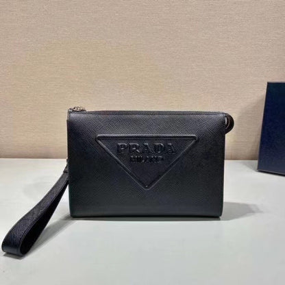 【PRADA 公式 旗艦店】プラダ クラッチバッグ 当日出荷 好評に付き再入荷！ 黒 28*18*1CM