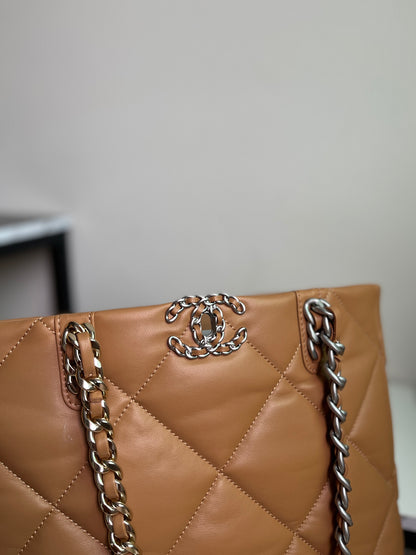 CHANEL 19 SHOPPING BAG 3519