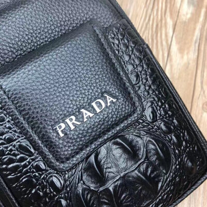 【PRADA 公式 旗艦店】プラダ 胸ポケット当日出荷 好評に付き再入荷！32*18*6CM