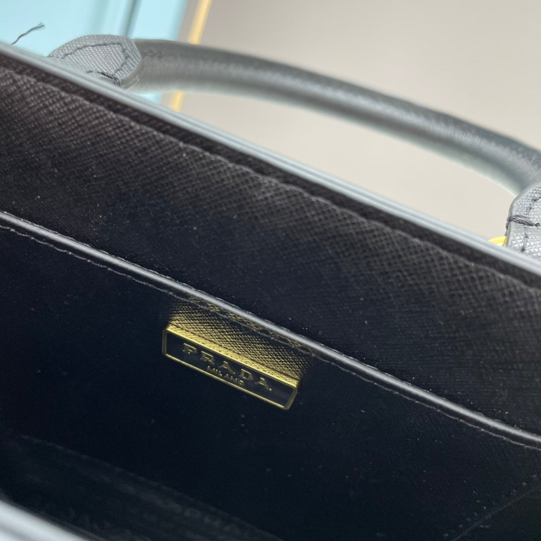 【 PRADA 公式 旗艦店】 プラダ ハンドバッグ 当日出荷 好評に付き再入荷！17*19*6CM