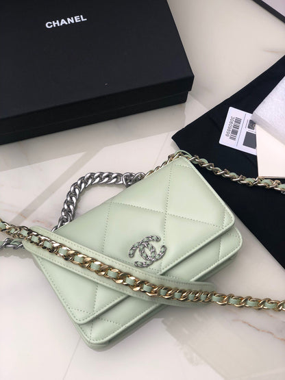 CHANEL 19 WALLET ON CHAIN 0957