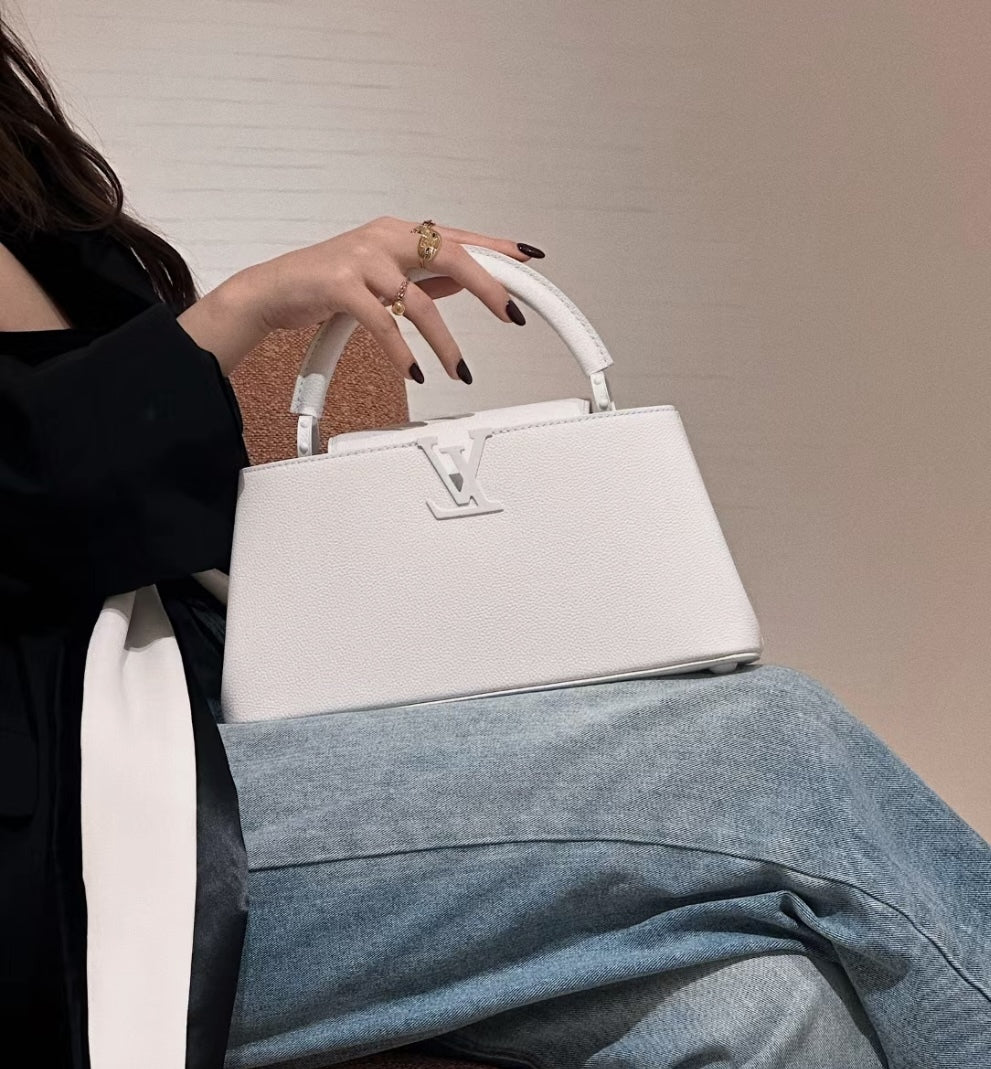 【スタイリッシュに♪】Louis Vuitton★カプシーヌ EW MM M23947 M23948