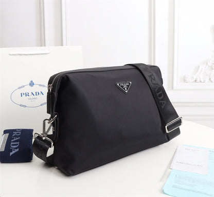 【PRADA 公式旗艦店】プラダ ショルダーバッグ 当日出荷 好評に付き再入荷！31*21*7CM
