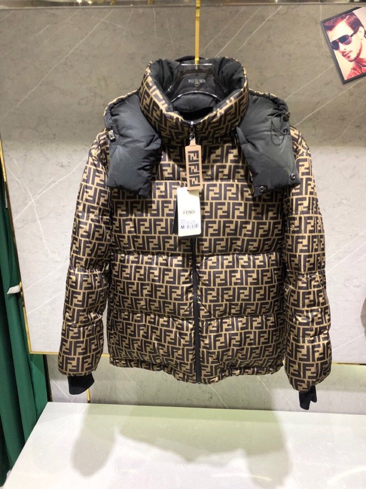 FENDI（フェンディ） ダウンジャケット、ご好評に付き再入荷！