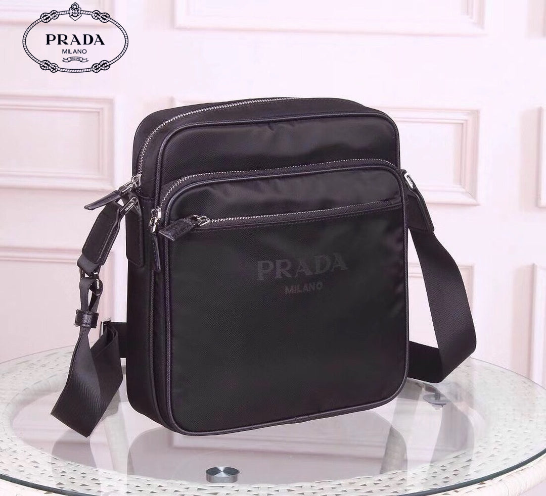 【PRADA 公式 旗艦店】プラダ 斜めがけバッグ 当日出荷 好評に付き再入荷！27*25*8CM