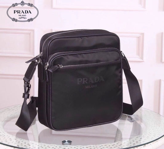 【PRADA 公式 旗艦店】プラダ 斜めがけバッグ 当日出荷 好評に付き再入荷！27*25*8CM