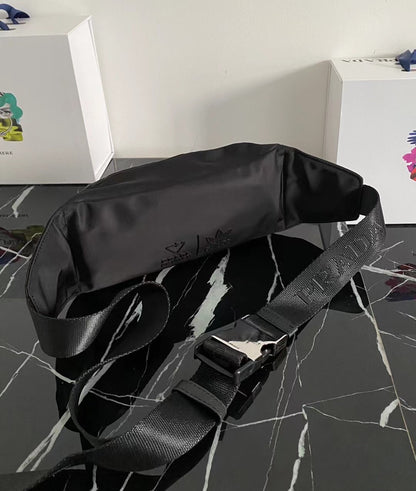 【PRADA 公式 旗艦店】プラダ ウエストポーチ 当日出荷 好評に付き再入荷！26*12*7CM