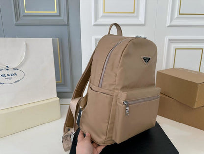 【PRADA 公式 旗艦店】プラダ リュックサック当日出荷 好評に付き再入荷！31*36CM 240719