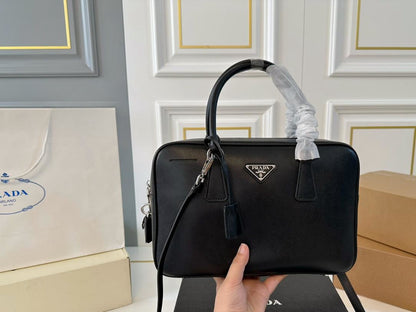 【PRADA 公式 旗艦店】プラダ ブリーフケース 当日出荷 好評に付き再入荷！30*20CM 240719