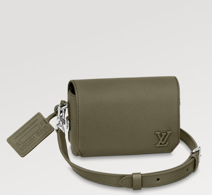 国内即発 LouisVuitton ファストラインウエアラブルウォレット