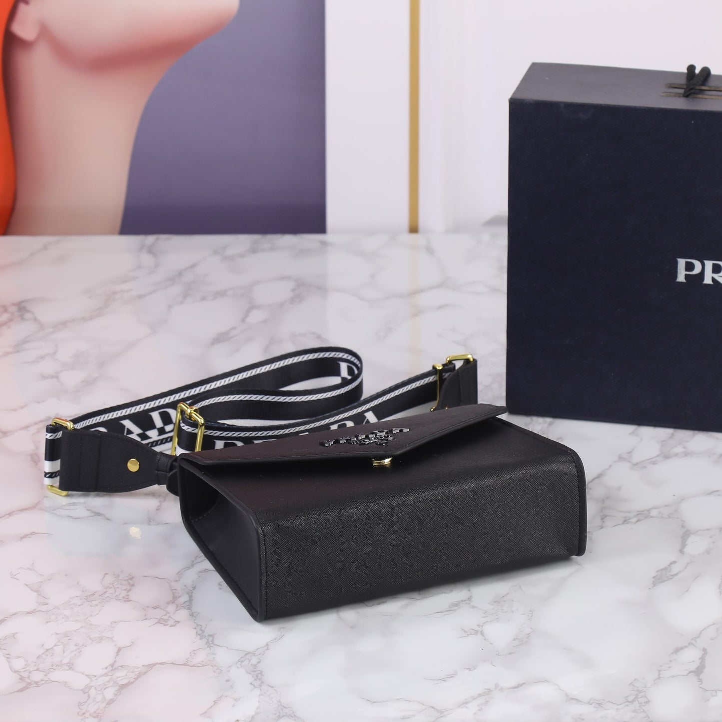 【PRADA 公式旗艦店】プラダ 斜めがけバッグ 当日出荷 好評に付き再入荷！21*14*6.5CM