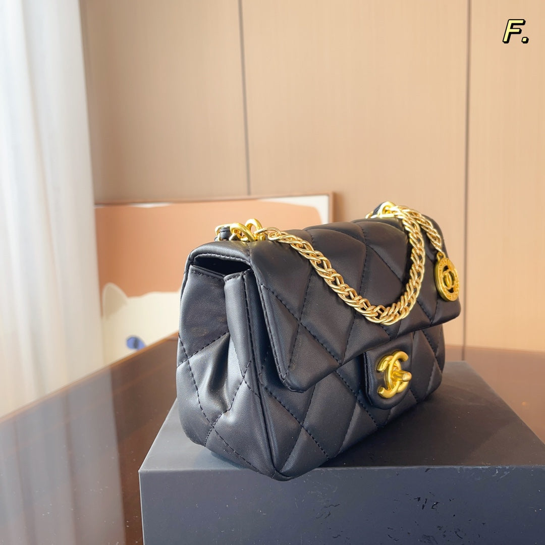 CHANEL (シャネル)メッセンジャーバッグ 20*7*15cm