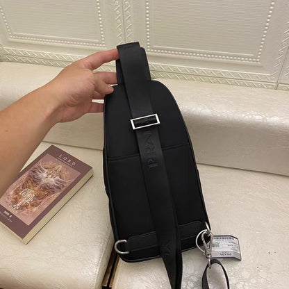 【PRADA 公式 旗艦店】プラダ 胸ポケット当日出荷 好評に付き再入荷！29*17*6.5CM