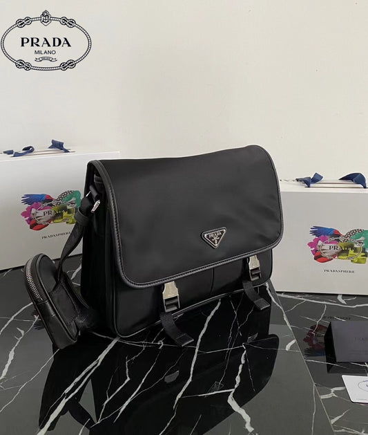 【 PRADA 公式旗艦店】プラダ ショルダーバッグ 当日出荷 好評に付き再入荷！32*24*12CM