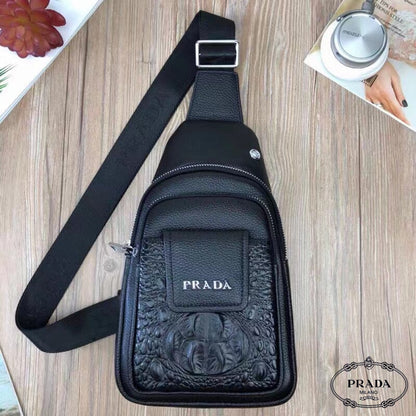 【PRADA 公式 旗艦店】プラダ 胸ポケット当日出荷 好評に付き再入荷！32*18*6CM