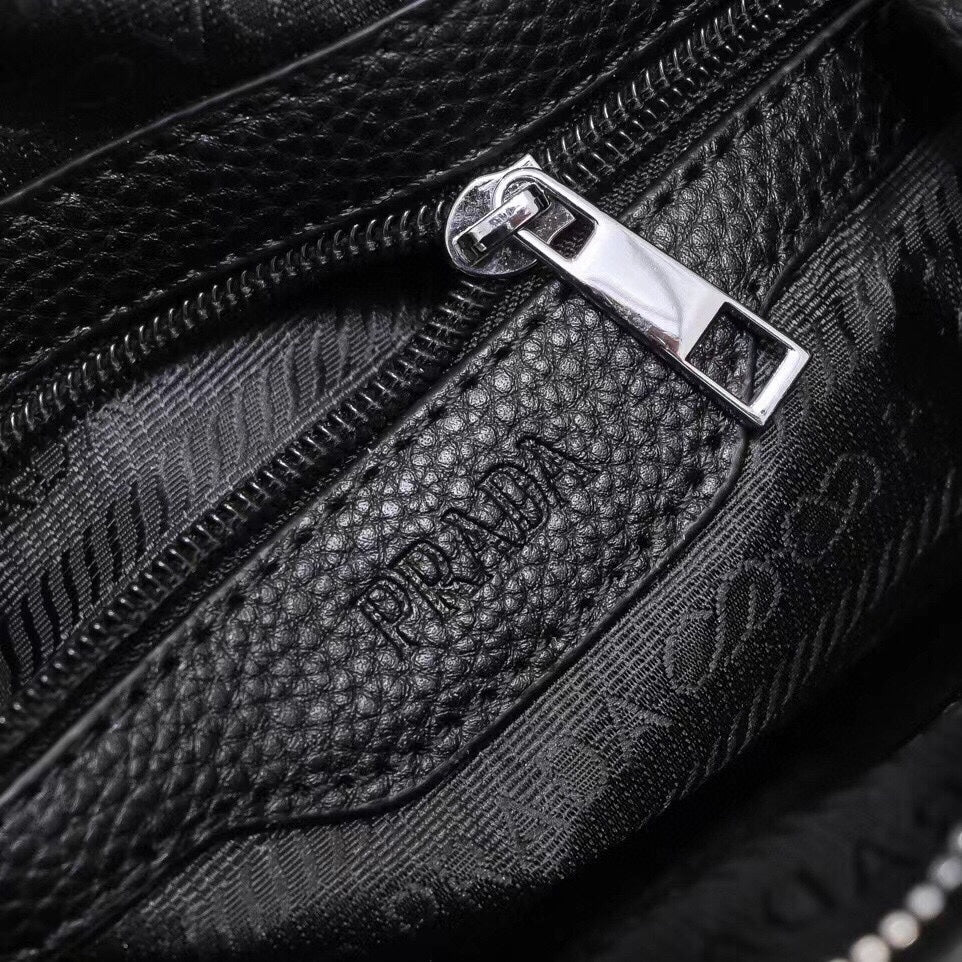 【 PRADA 公式旗艦店】プラダ ショルダーバッグ 当日出荷 好評に付き再入荷！23*27*5CM