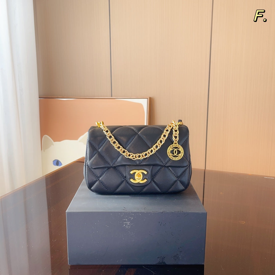 CHANEL (シャネル)メッセンジャーバッグ 20*7*15cm