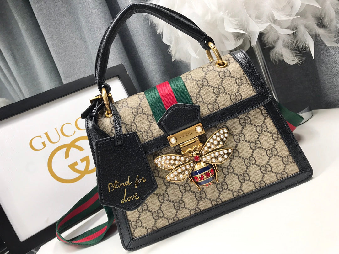 Gucci ホワイトビー フラップバッグ