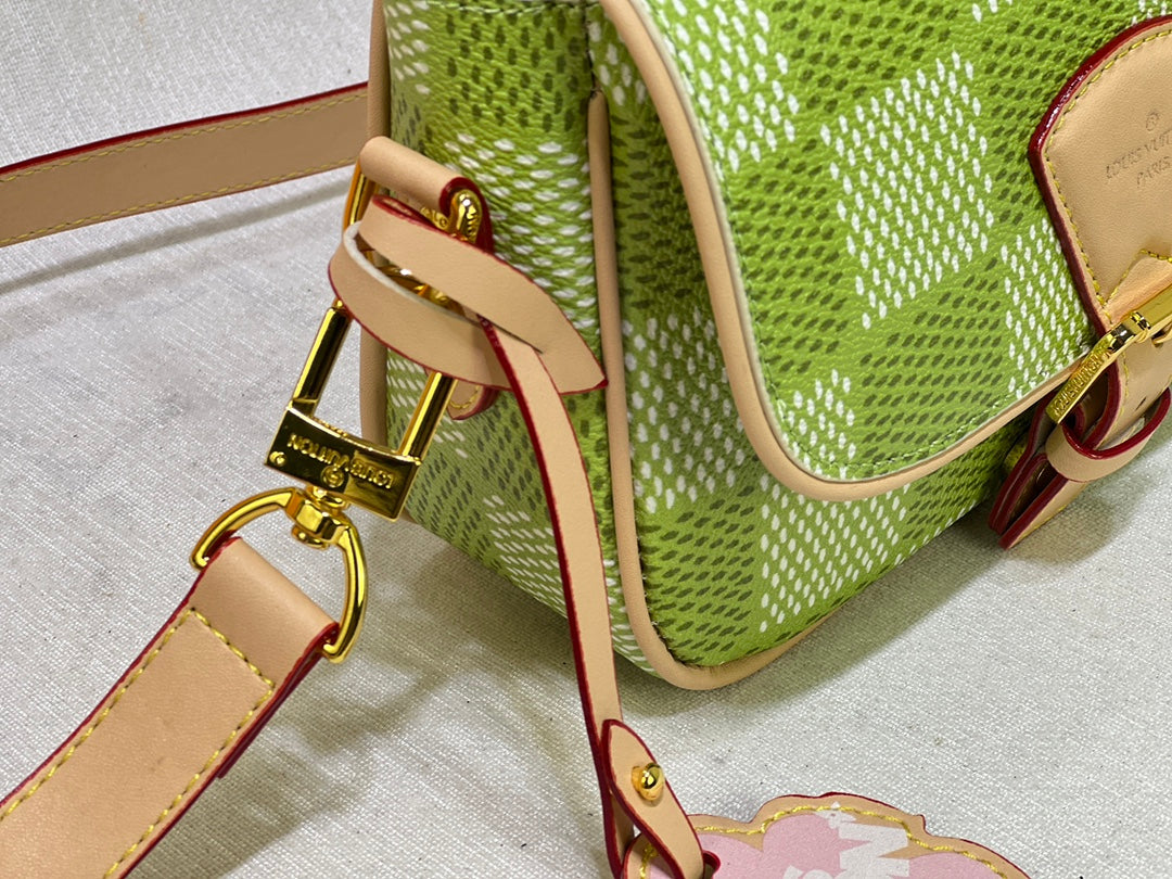 【LOUIS VUITTON】モンスリ メッセンジャーバッグ PM モノグラム M47060