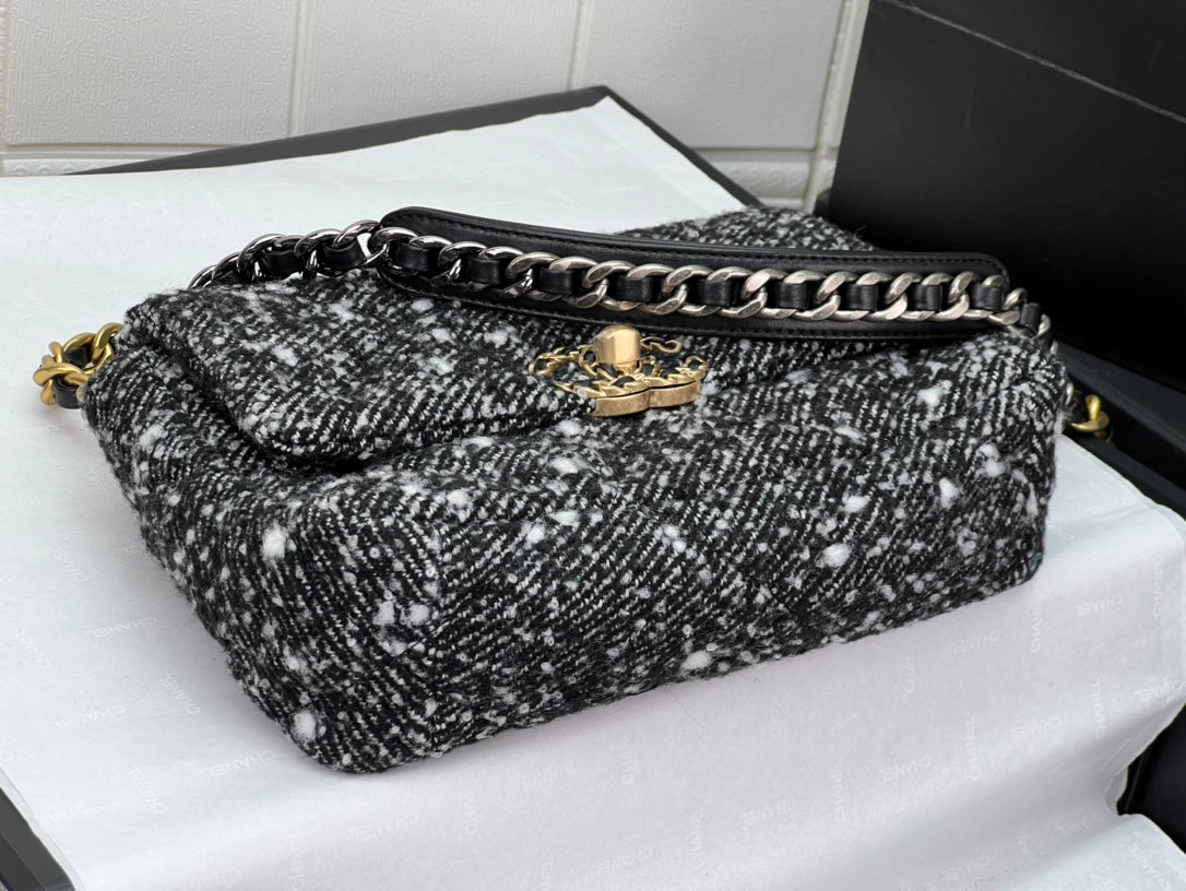 CHANEL 19 HANDBAG AS1161