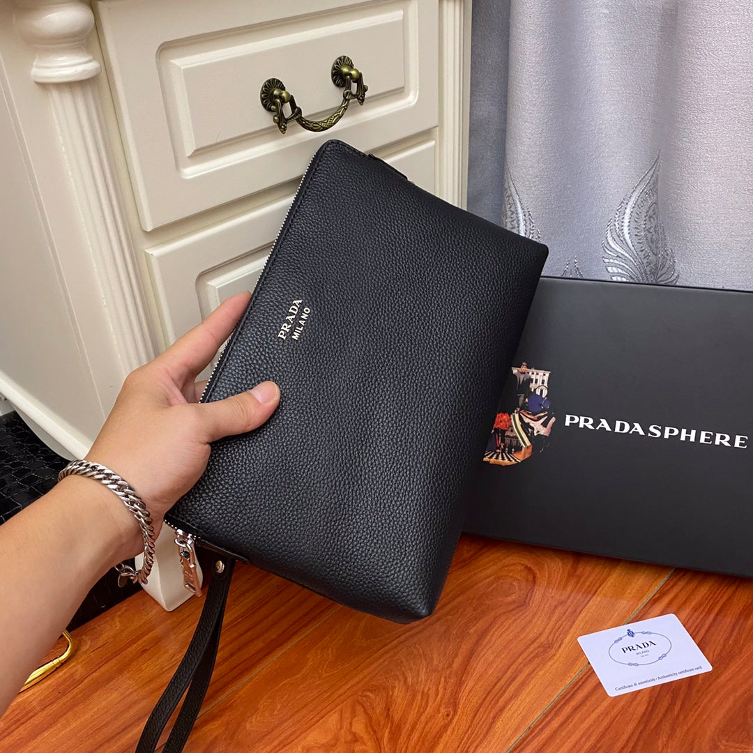 【PRADA 公式 旗艦店】プラダ クラッチバッグ 当日出荷 好評に付き再入荷！ 黒 28*18*1CM