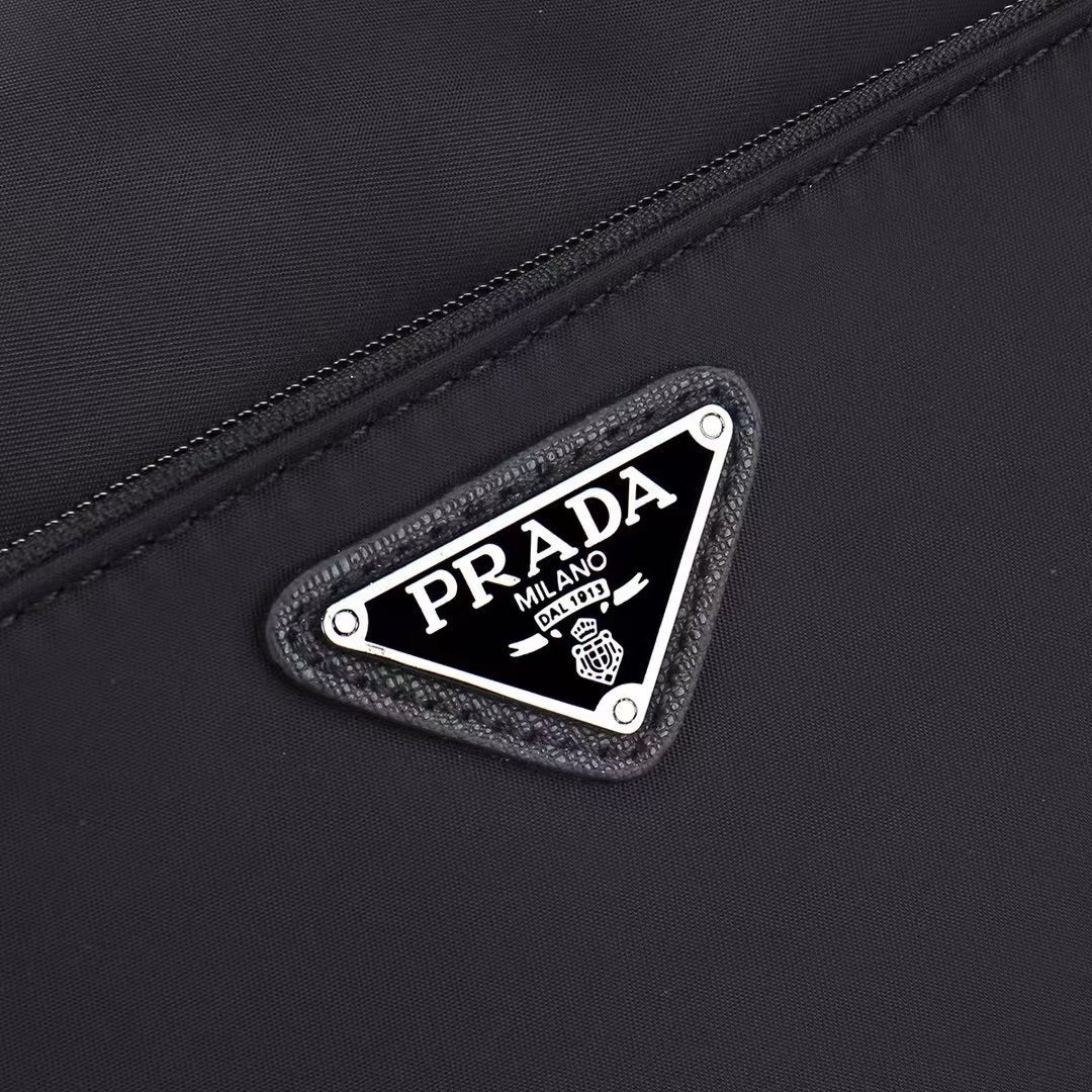 【PRADA 公式 旗艦店】プラダ 斜めがけバッグ 当日出荷 好評に付き再入荷！30*24*9CM