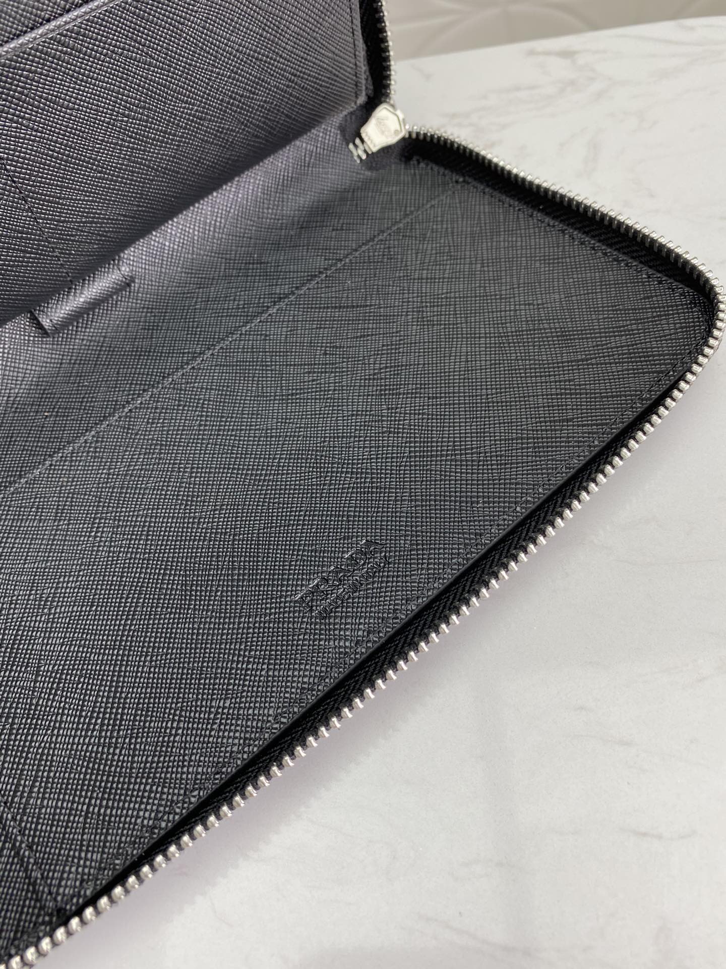 PRADA(プラダ) 財布 21x12cm