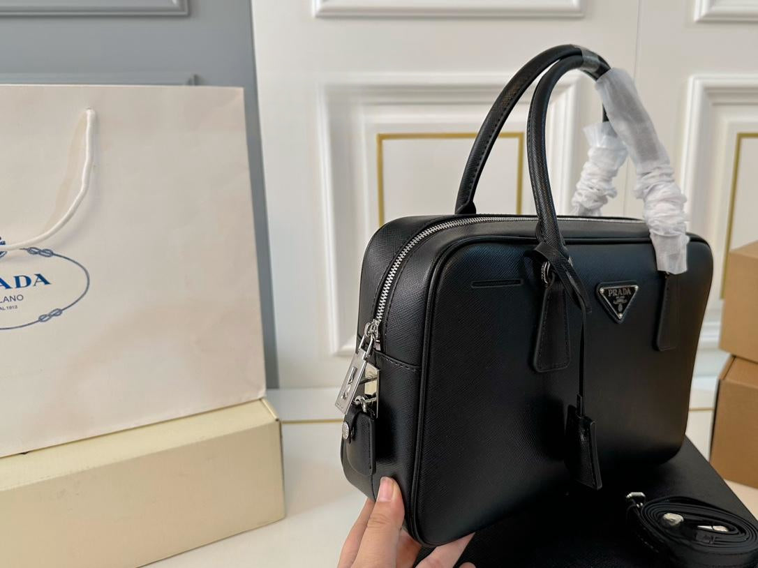 【PRADA 公式 旗艦店】プラダ ブリーフケース 当日出荷 好評に付き再入荷！30*20CM 240719
