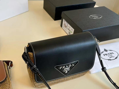 【PRADA 公式 旗艦店】プラダ 斜めがけバッグ 当日出荷 好評に付き再入荷！26*16CM 240719