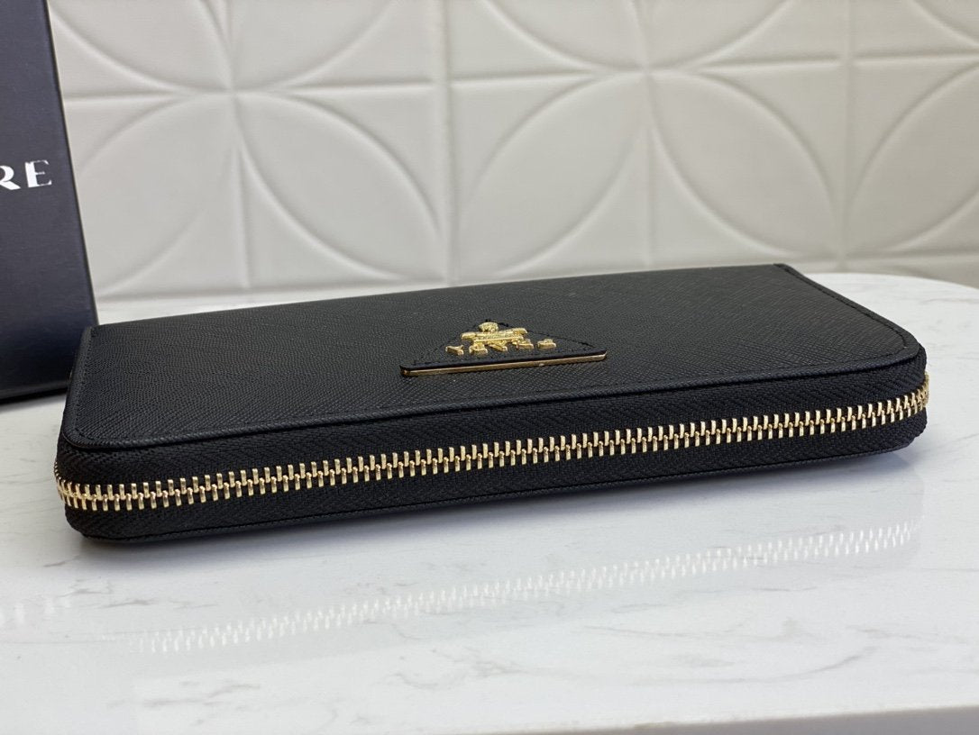 PRADA(プラダ) 財布19x12cm