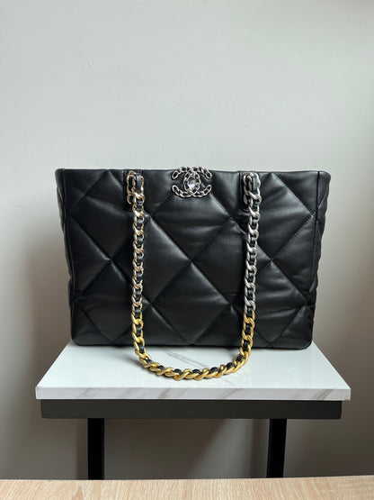 CHANEL 19 SHOPPING BAG 3360