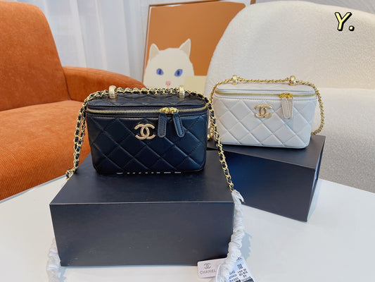 【Chanel 】【シャネル】ショルダーバッグ & クロスボディバッグ 17x8x11 cm