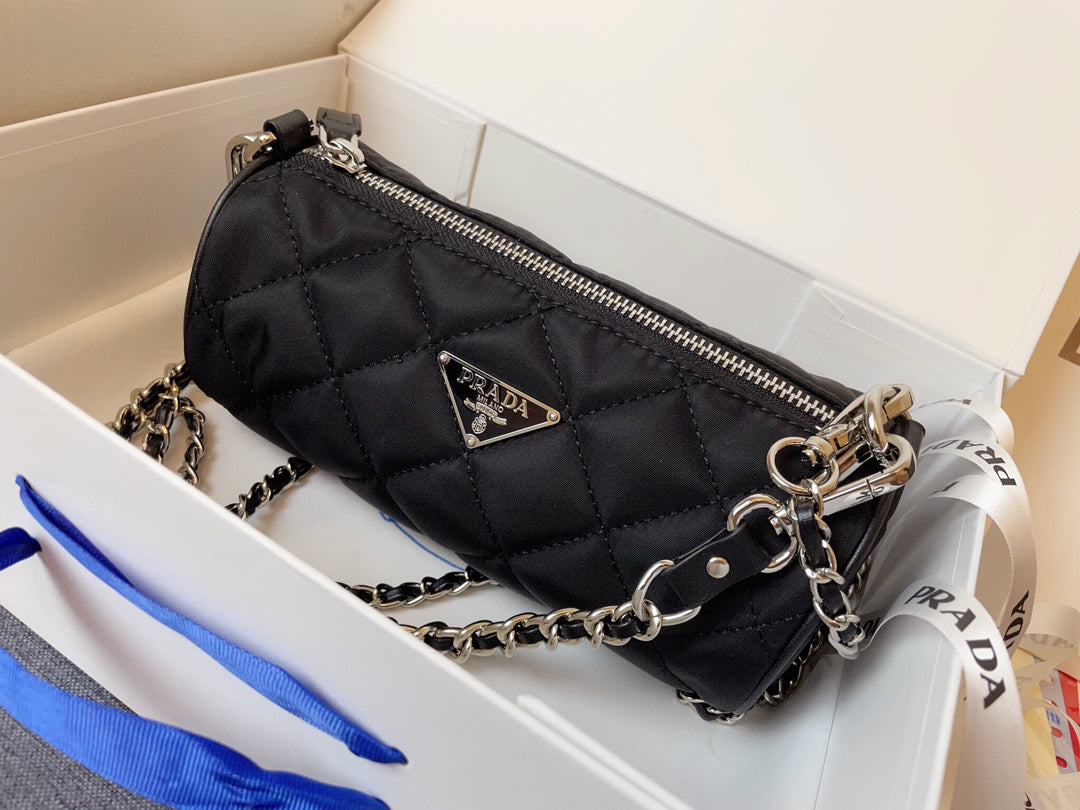 【PRADA 公式旗艦店】プラダ 斜めがけバッグ 当日出荷 好評に付き再入荷！21*11CM