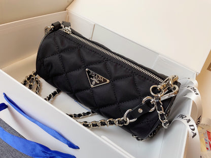 【PRADA 公式旗艦店】プラダ 斜めがけバッグ 当日出荷 好評に付き再入荷！21*11CM
