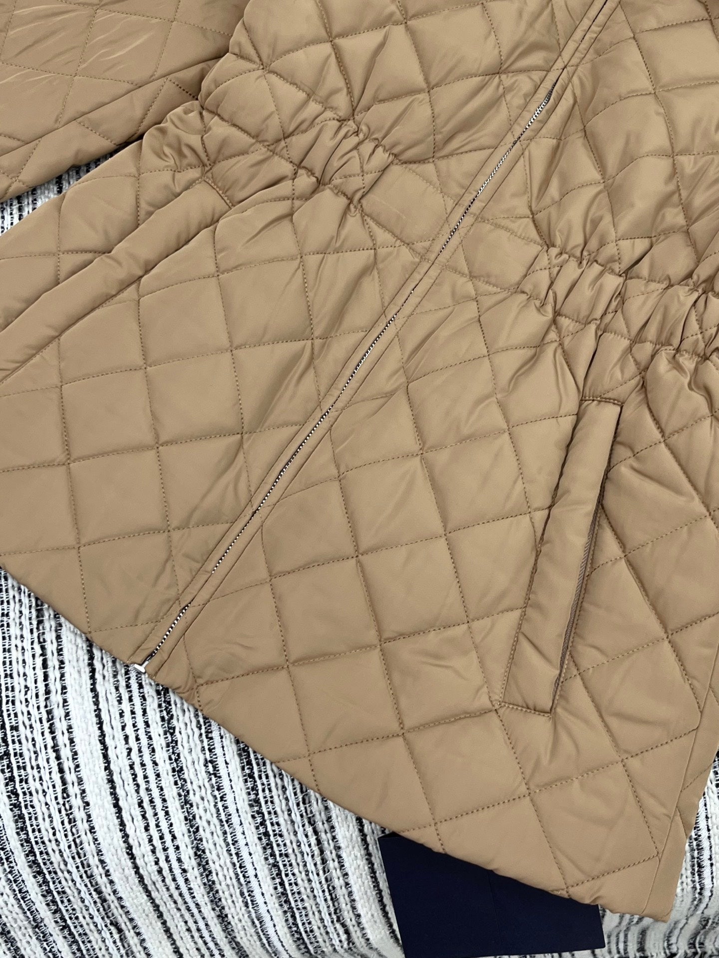 【PRADA旗艦店】ダウンジャケット、ご好評に付き再入荷！