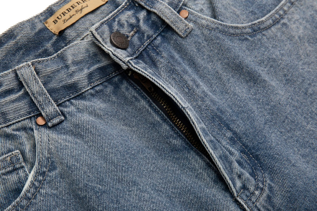 【BURBERRY 公式旗艦店】バーバリー ジーパン ご好評に付き再入荷！