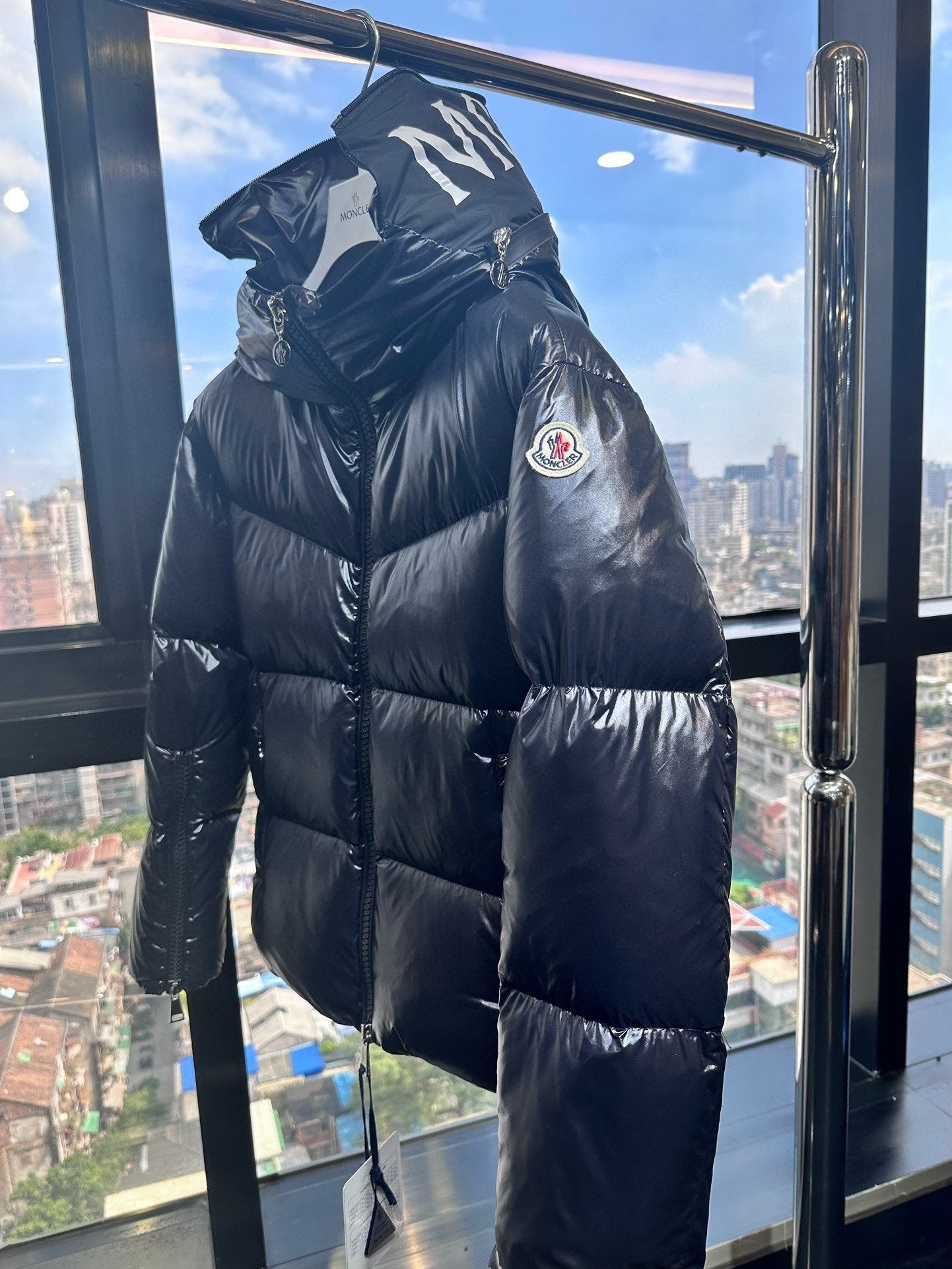 【MONCLER旗艦店】（モンクレール） ダウンジャケット ご好評に付き再入荷！