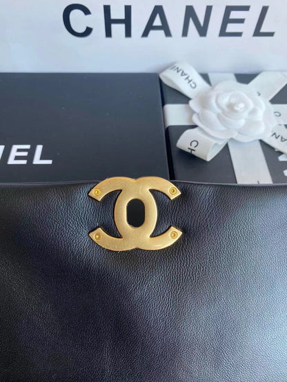CHANEL 19 MAXI