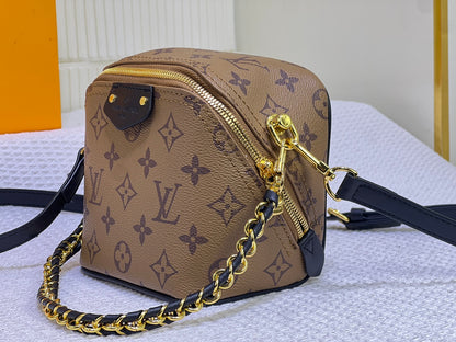 Louis Vuitton 春夏コレクションの Just In Case ハンドバッグ