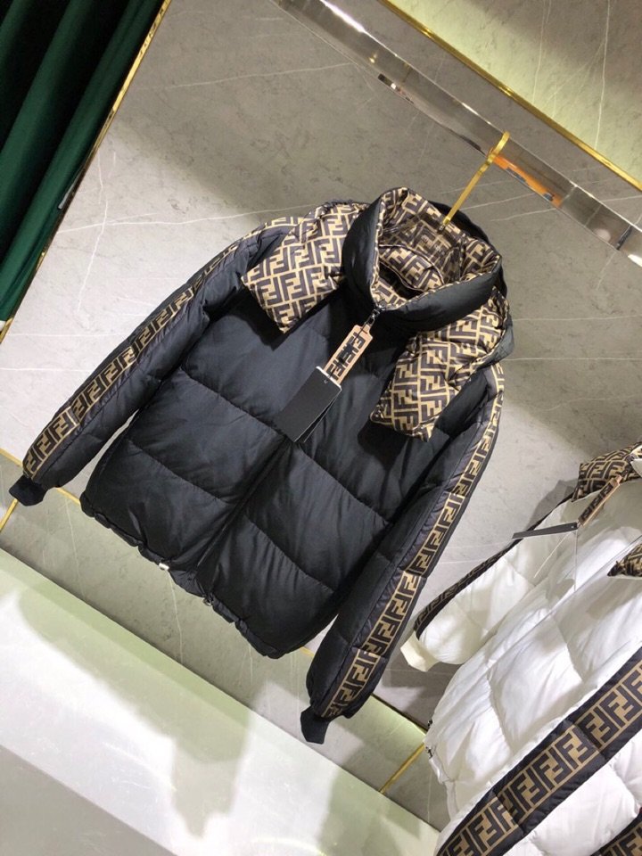 FENDI（フェンディ） ダウンジャケット、ご好評に付き再入荷！