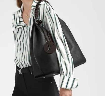 【個性が光る】日本未入荷★[LOUIS VUITTON] ルイヴィトン キャラメルバッグ