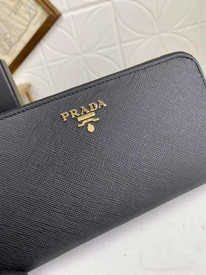 PRADA(プラダ) 財布19x12cm