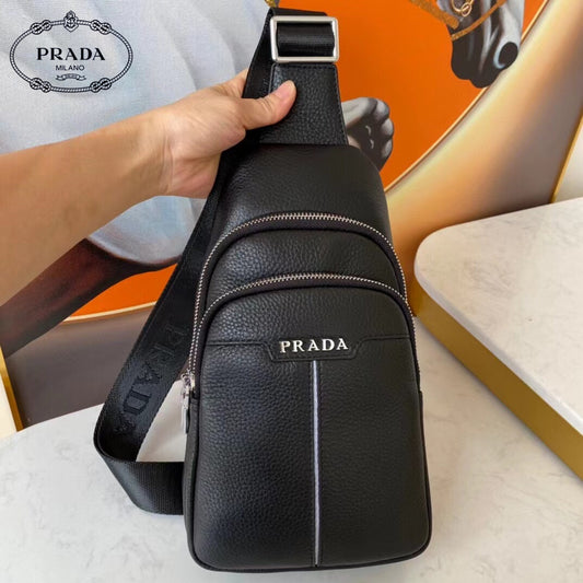 【PRADA 公式 旗艦店】プラダ 胸ポケット当日出荷 好評に付き再入荷！29*17*5.5CM
