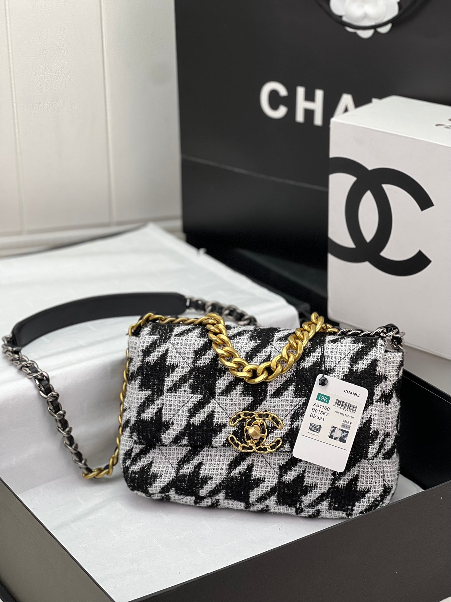 CHANEL 19 HANDBAG AS1161