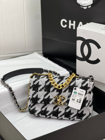 CHANEL 19 HANDBAG AS1161