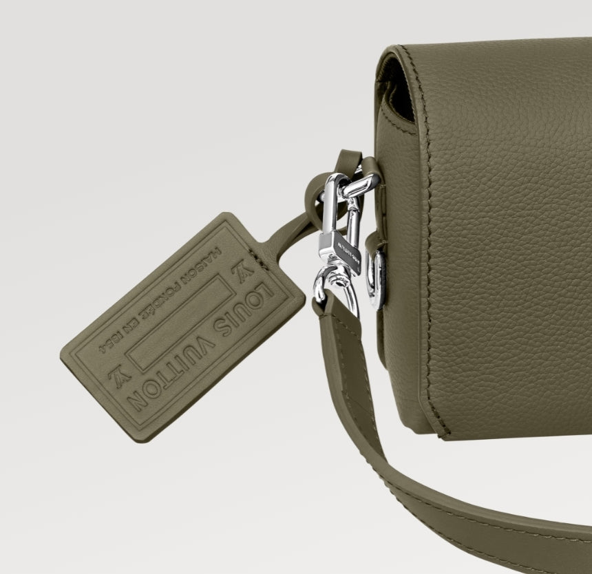 国内即発 LouisVuitton ファストラインウエアラブルウォレット