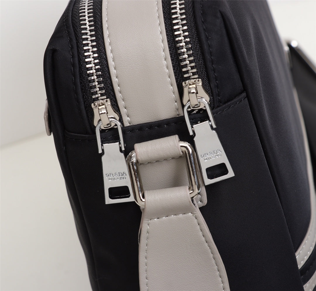 【PRADA 公式旗艦店】プラダ ショルダーバッグ 当日出荷 好評に付き再入荷！31*21*7CM