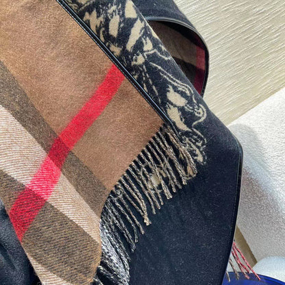【BURBERRY バーバリー 】バーバリー最新作ナイトウォーホース両面ジャガードショールケープ‼ ️定番中の定番