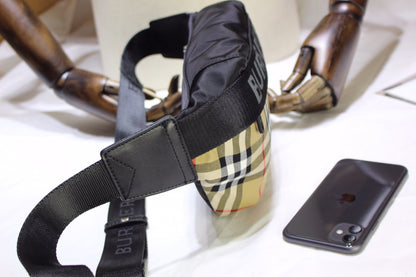 【BURBERRY 公式旗艦店】バーバリー ウエストポーチ 当日出荷 好評に付き再入荷！31*7.5*16CM
