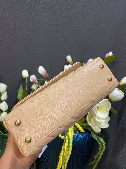 Chanel Cowhide handbag A92990